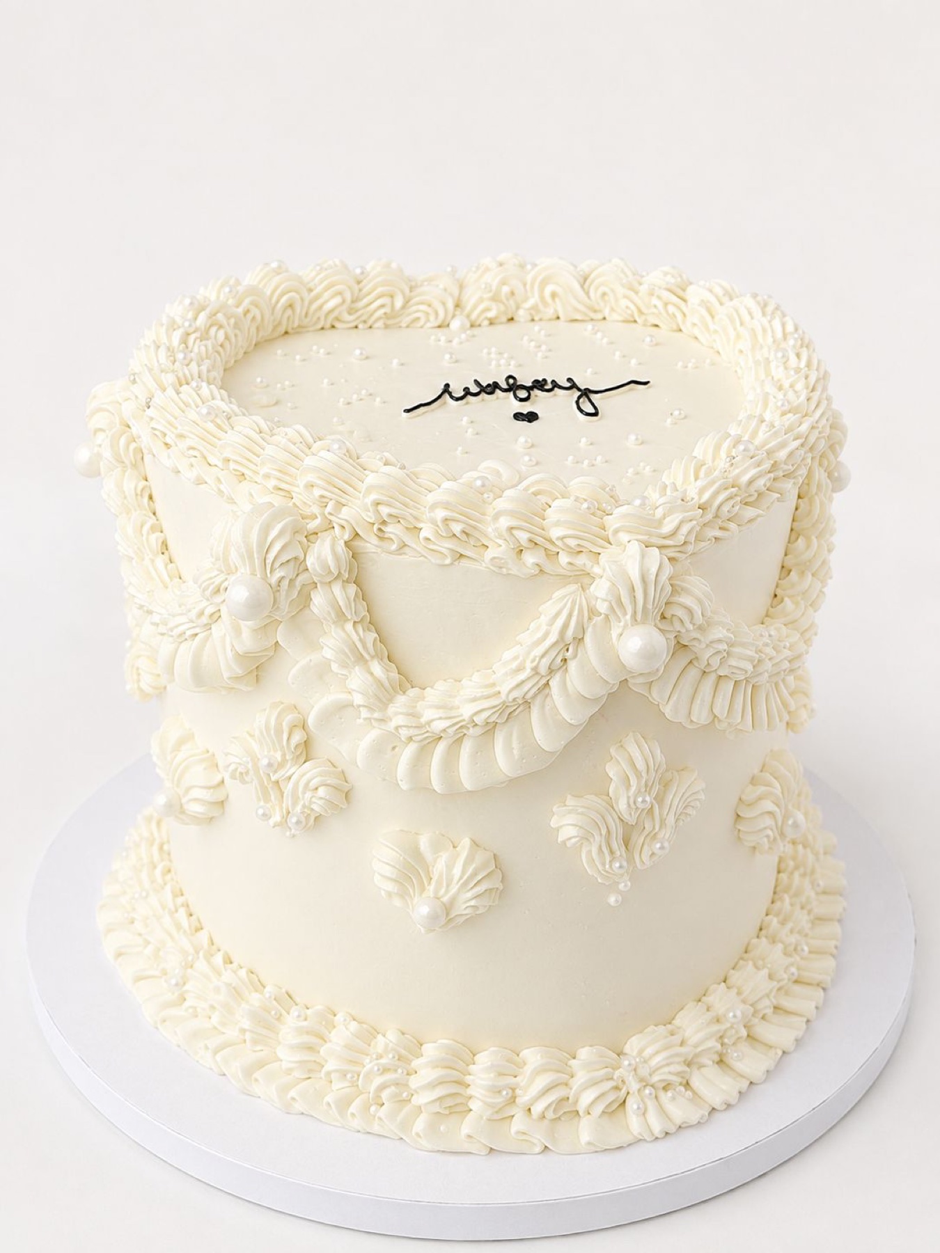 Ivory vintage cake with pearl details